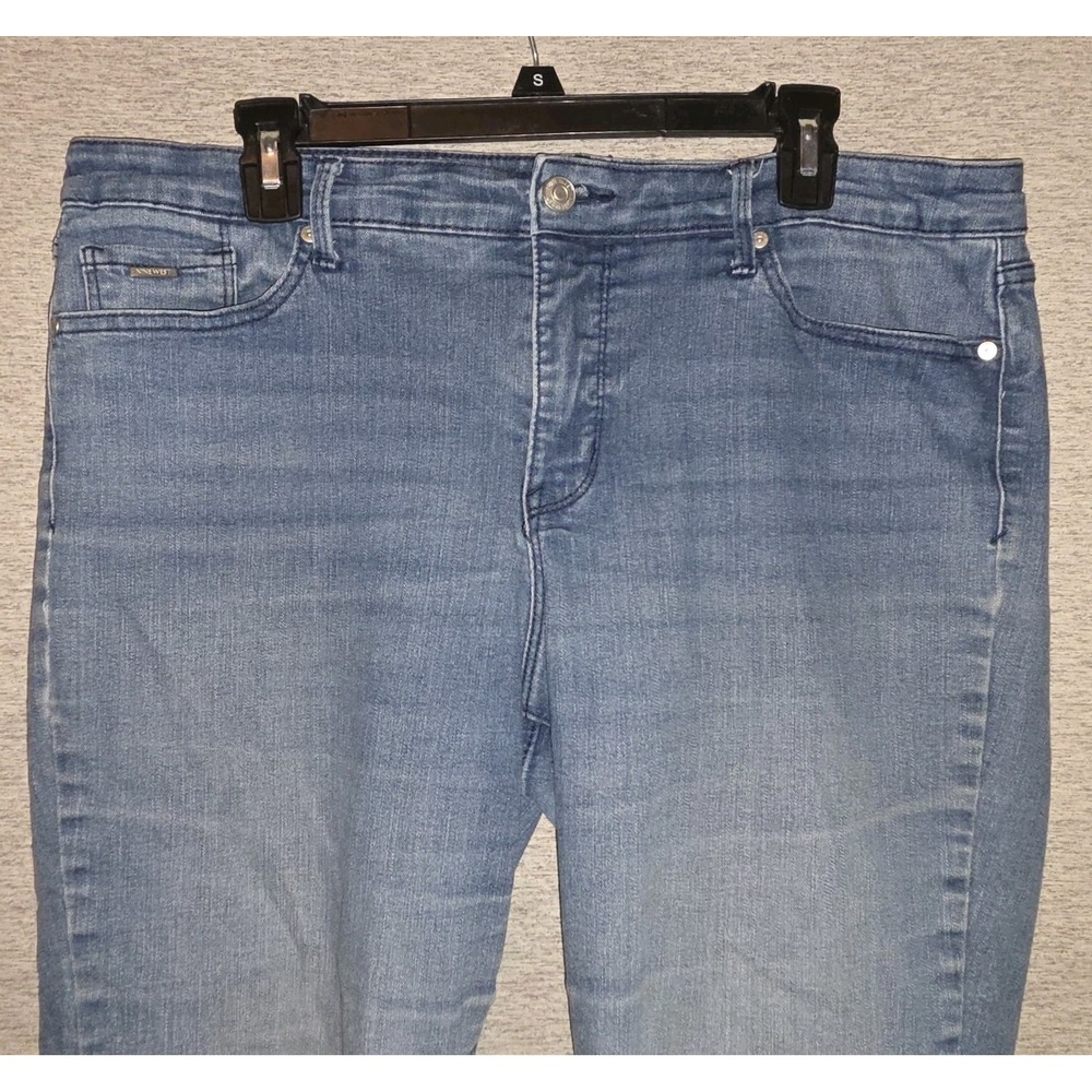 Nine West Chrystie Capri Women's Size 14 Medium Wash Blue Stretch Denim 37x20.5
